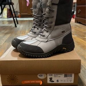 UGG WOMEN ADIRONDACK BOOT II